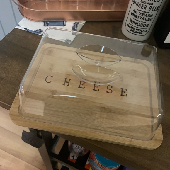 elliebean originals Other - 🐠lidded wooden cheese board